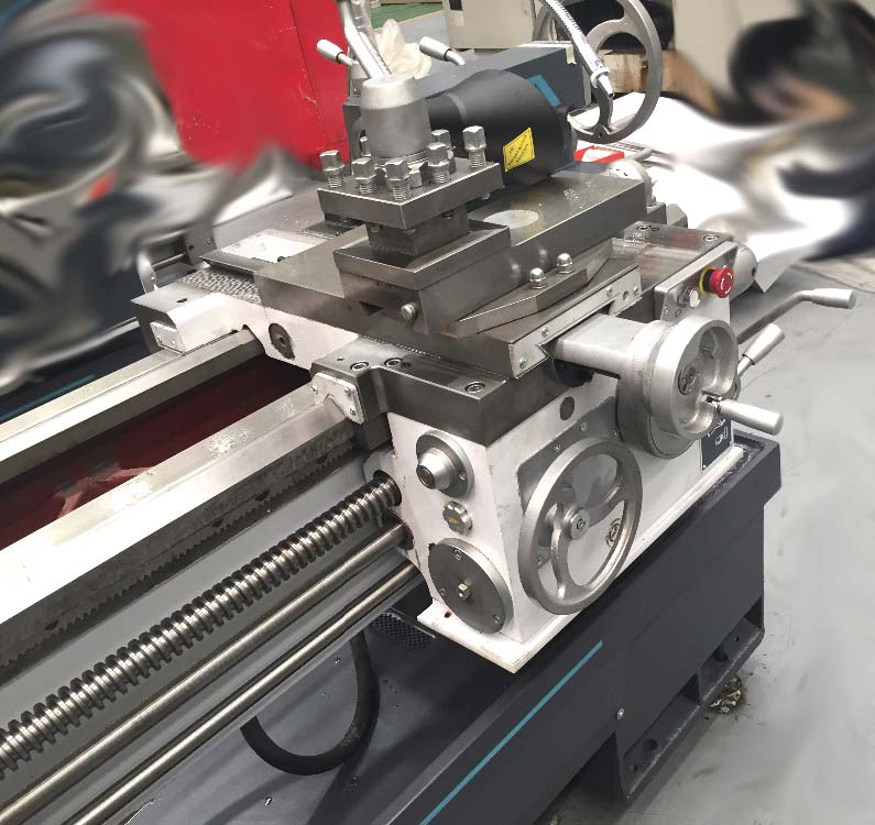 Фото токарно-гвинторізного верстата CDE6140A Фото токарно-гвинторізного верстата CDE6140A